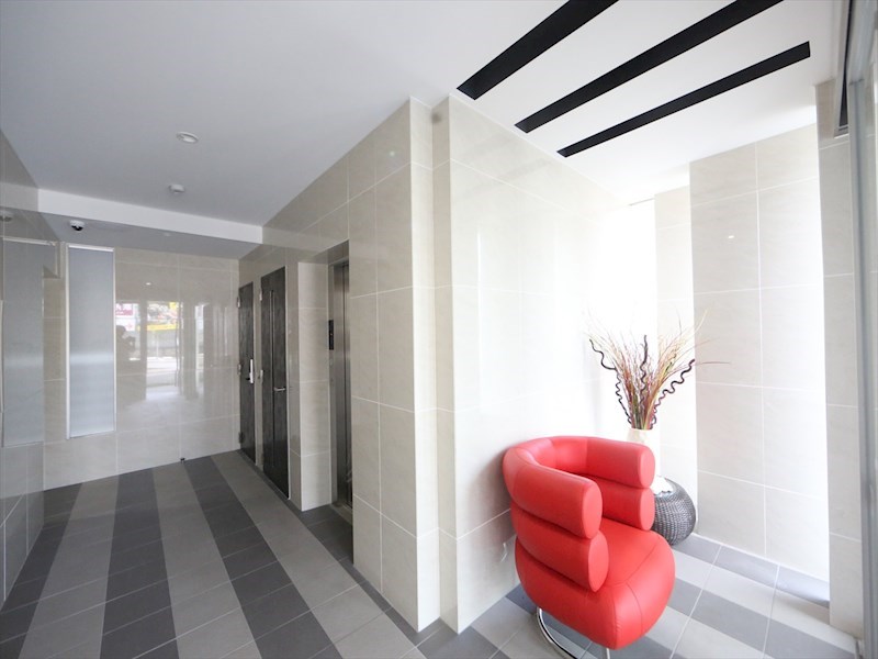 エントランス　エントランス　オートロック　宅配ＢＯＸ　防犯カメラ