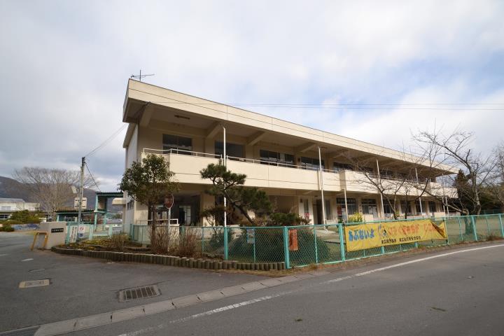 小学校　下黒瀬小学校（小学校）まで561m