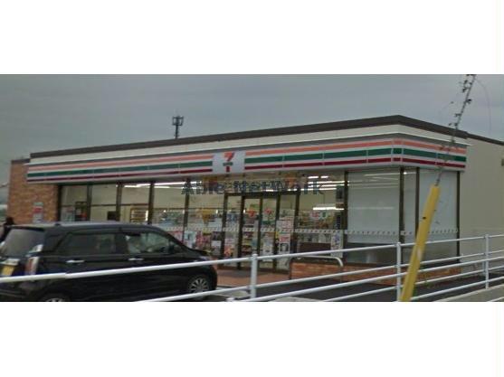 コンビニ　セブンイレブン安城二本木店（コンビニ）まで833m