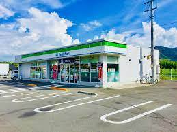 コンビニ　ファミリーマート（コンビニ）まで792m