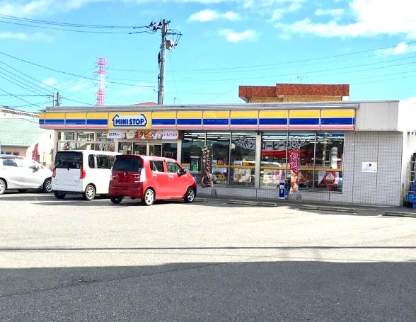 コンビニ　ミニストップ宇都宮御幸本町店（コンビニ）まで555m