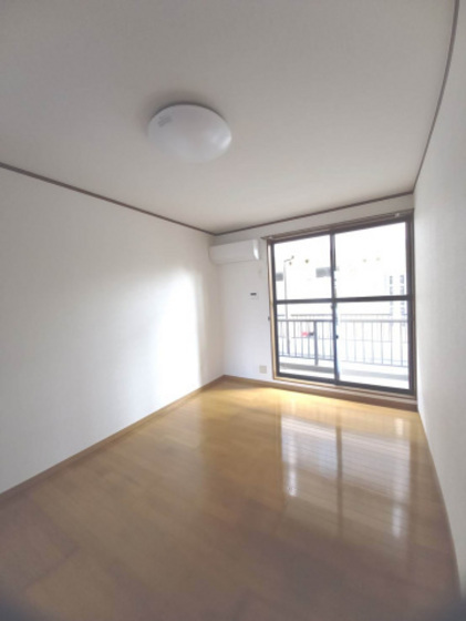 居室・リビング　※別部屋の写真です