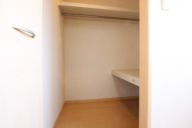 収納　洋室ウォークインクローゼット