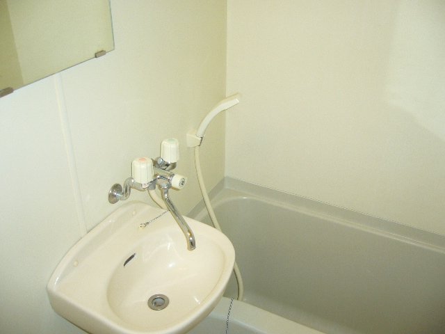 バス・シャワールーム　バス、トイレ別のお部屋です