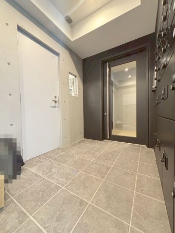 エントランス　ゆとりのあるエントランスです