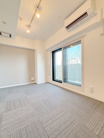 居室・リビング　居室は防音床、防音壁、防音天井となっており、コンクリートの厚