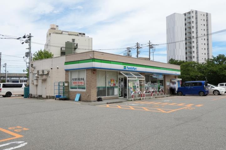 その他　ファミリーマート富山千歳町店（その他）まで600m