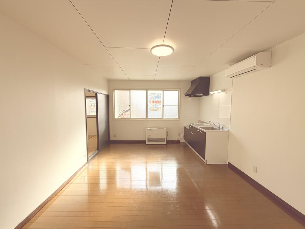 居室・リビング　南向きで明るいリビング