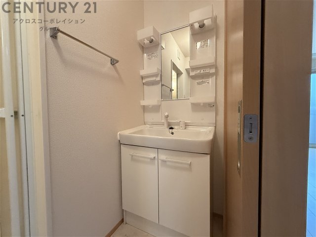 洗面設備　浴室乾燥機付きで便利