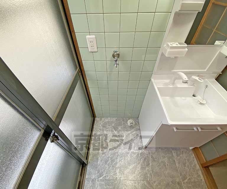 その他設備　洗濯機置き場は脱衣場にあります。