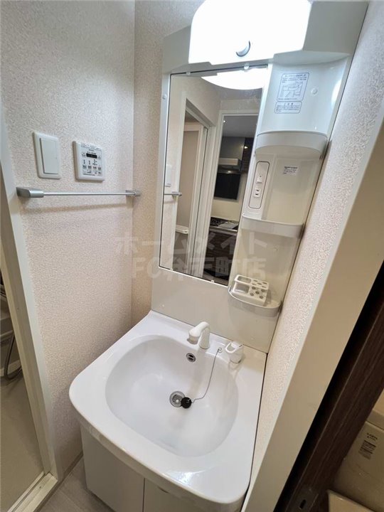 洗面設備　ゆったりとスペースのある洗面所