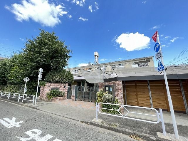 幼稚園・保育園　小百合保育園（幼稚園・保育園）まで227m
