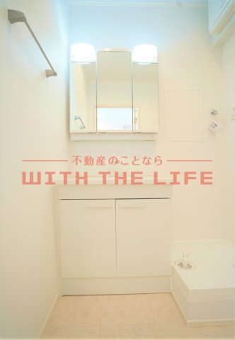 洗面設備　独立洗面台あり、毎朝おしゃれに忙しい女性の方におすすめです