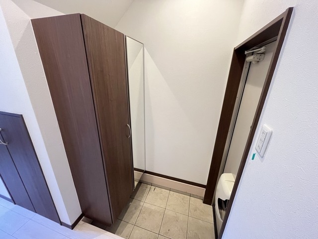 玄関　写真は１０３号室