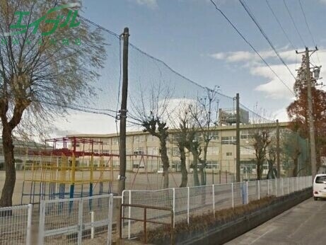 小学校　四日市市立下野小学校（小学校）まで1813m