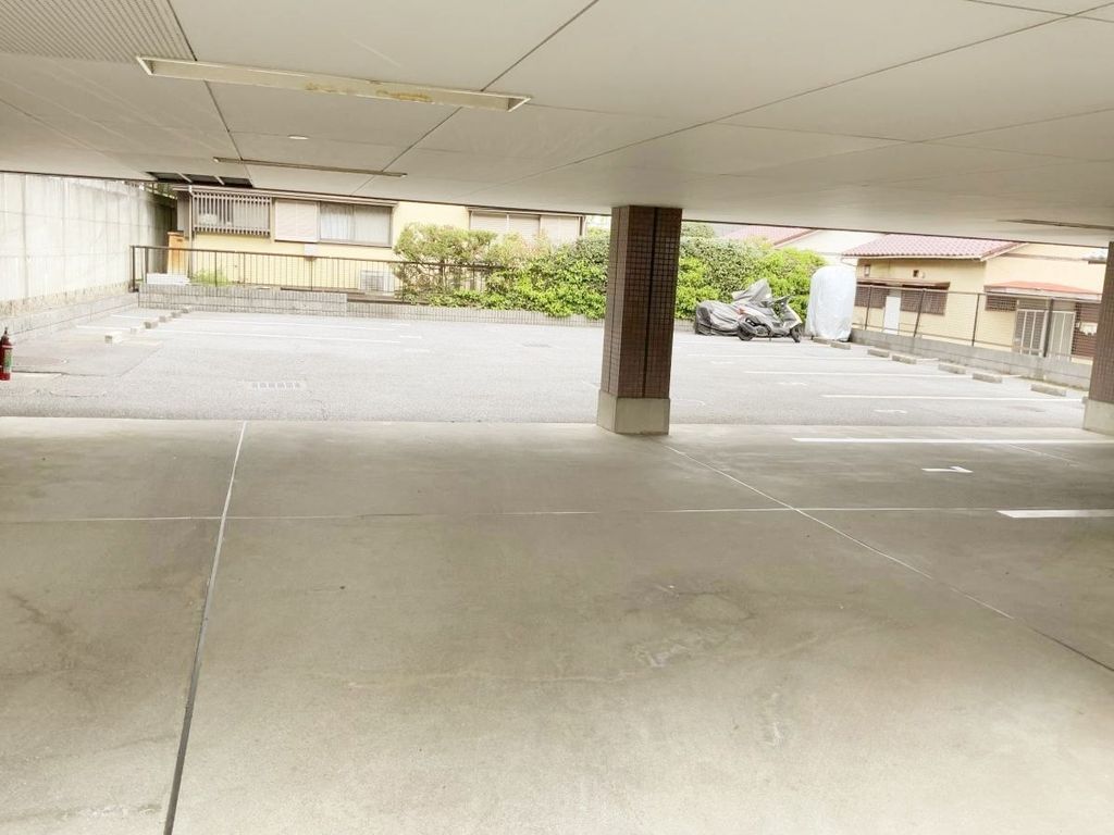 駐車場　駐車場