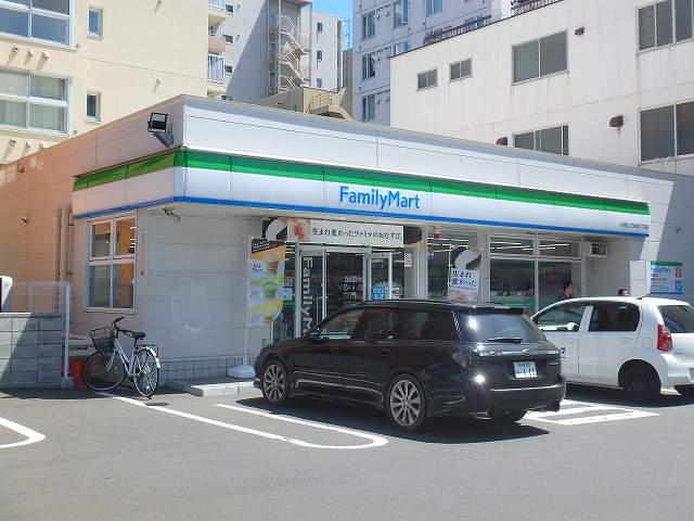 コンビニ　ファミリーマート（コンビニ）まで510m