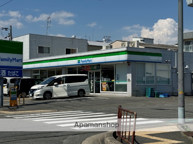 コンビニ　ファミリーマート枚方長尾家具町店（コンビニ）まで580m