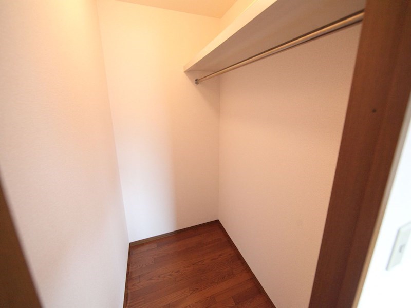 収納　ウォークインクローゼット（収納充実してます）