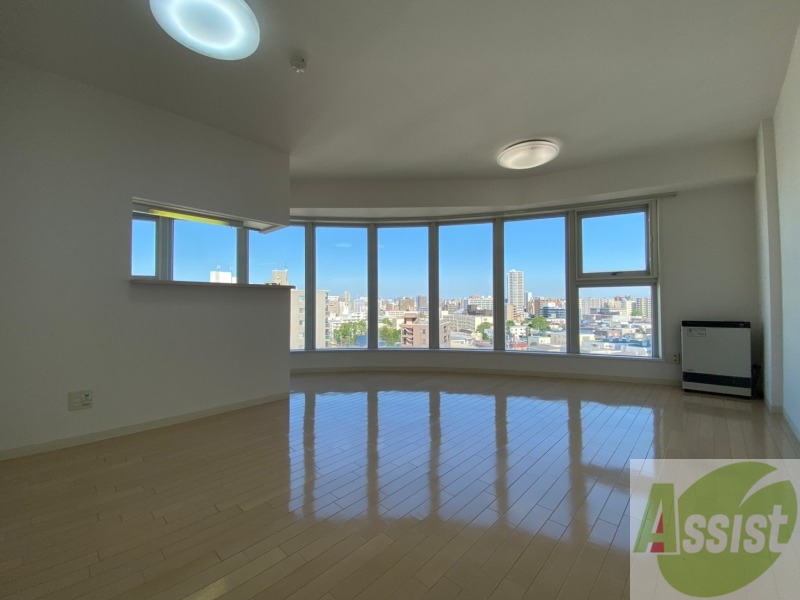 居室・リビング　広くてキレイなお部屋が広がっていて、充実した生活が送れそう。