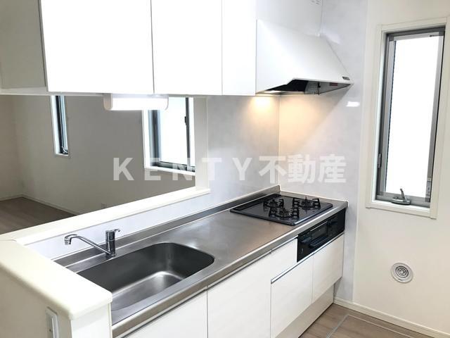 キッチン　コンパクトなキッチンで掃除もラクラク