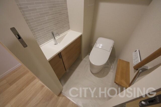 トイレ　※同タイプ部屋の写真です。