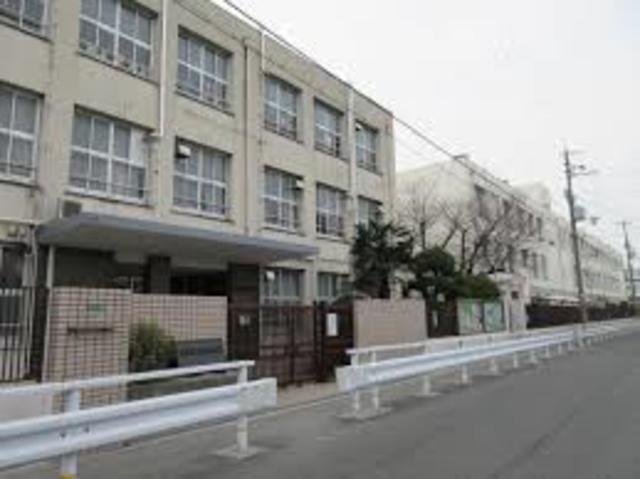小学校　大阪市立瓜破小学校（小学校）まで245m