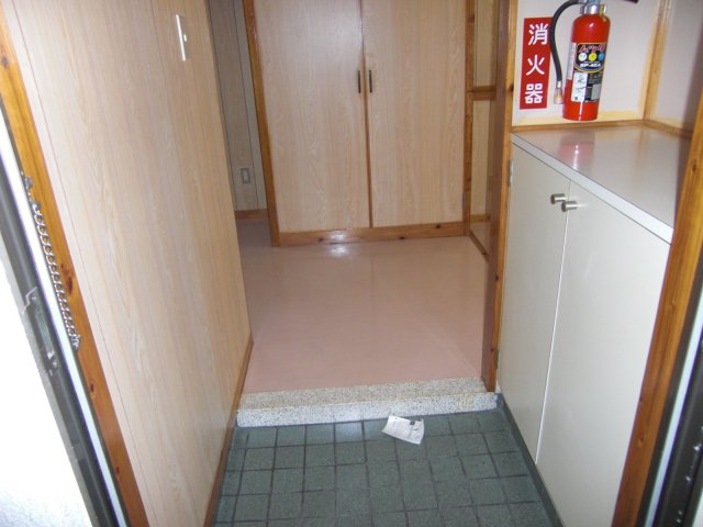 玄関　※写真と現状が異なる場合がございます