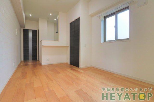 居室・リビング　洋室９.8帖（同仕様写真）