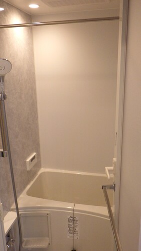 バス・シャワールーム　浴室　※同タイプ（203号室）の写真