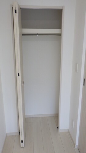 収納　クロゼット　※同タイプ（203号室）の写真