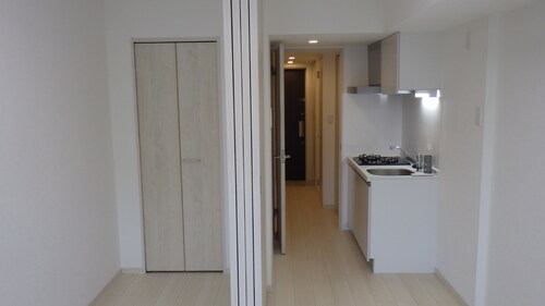 居室・リビング　洋室　※同タイプ（203号室）の写真