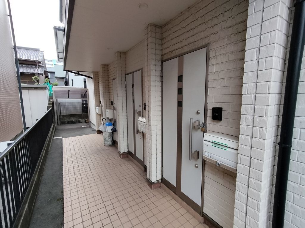 エントランス　バルコニー