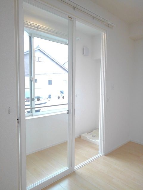 バルコニー　陽当たり良好なバルコニーです