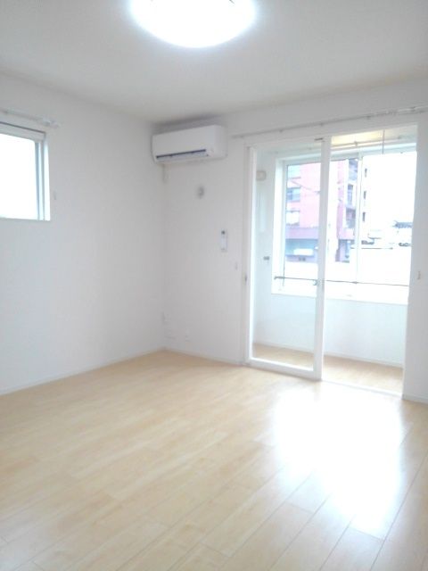 居室・リビング　こちらのリビングで趣味の時間をお楽しみください