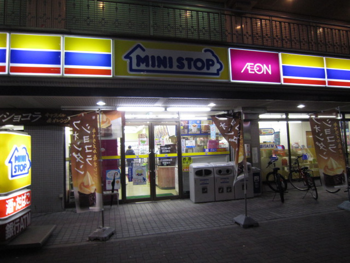 コンビニ　ミニストップ（コンビニ）まで700m