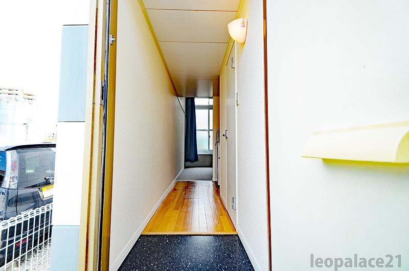 玄関　設備・仕様は号室により異なる為、現況を優先致します。