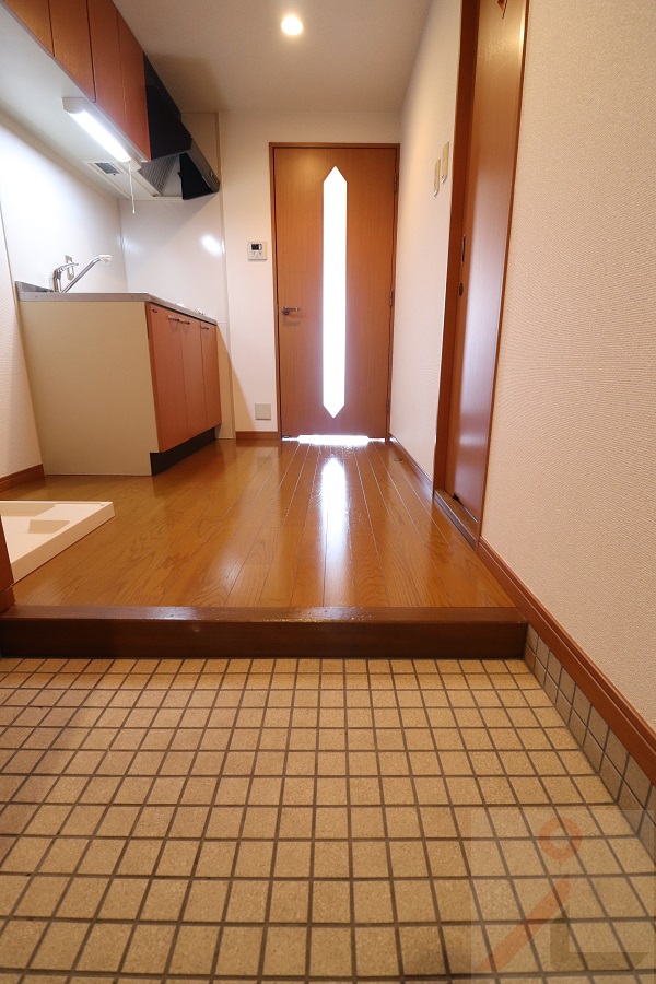 玄関　写真は別号室です。現況優先になります。