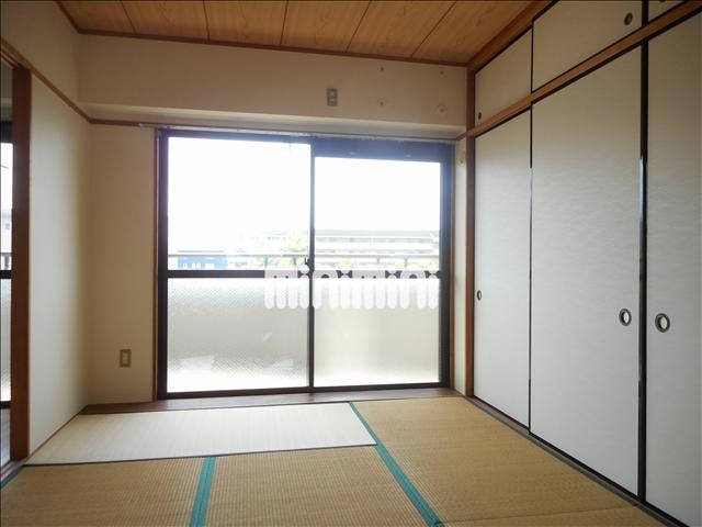 居室・リビング　明るい和室