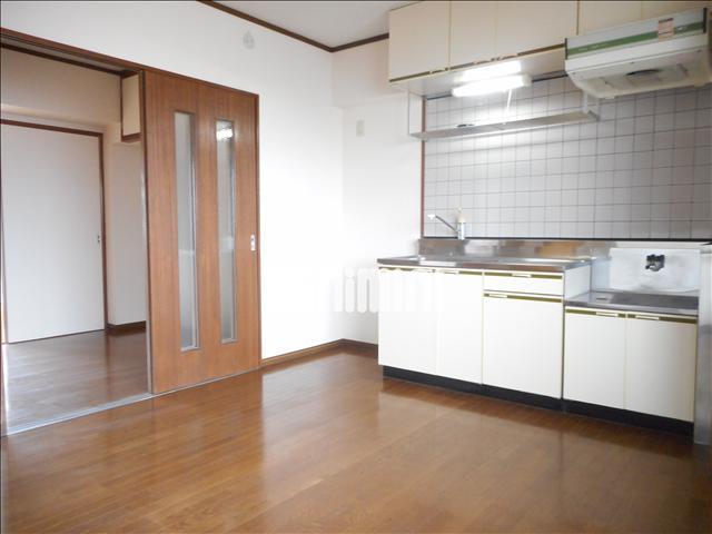 居室・リビング　リビング・洋室に繋がってます