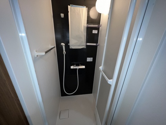 バス・シャワールーム　※別部屋の写真です