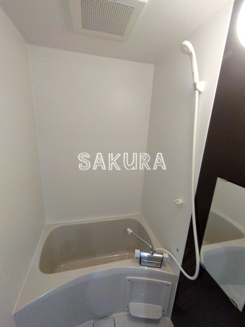 バス・シャワールーム　雨の日でも安心の浴室乾燥機付きです♪