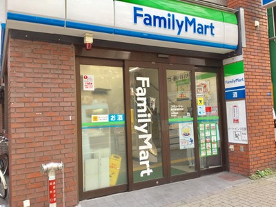 コンビニ　ファミリーマート 高田馬場駅西店（コンビニ）まで221m