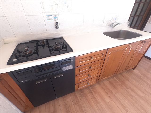 キッチン　3口ガスコンロ付き、お料理のしやすい広いキッチン