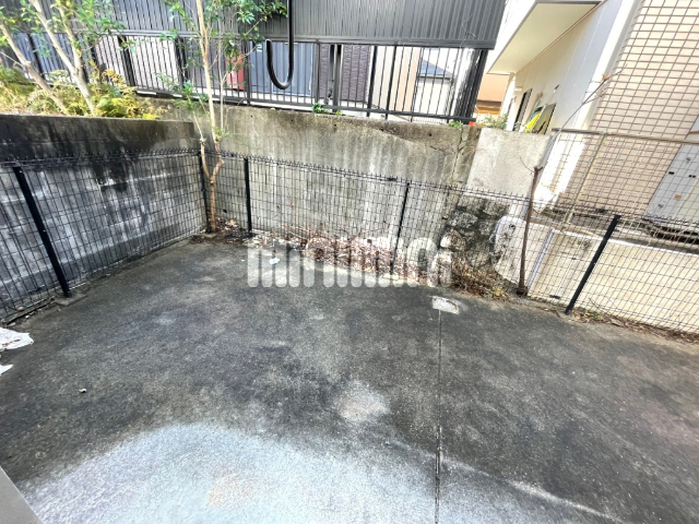 バルコニー　１階ならでは広いバルコニー