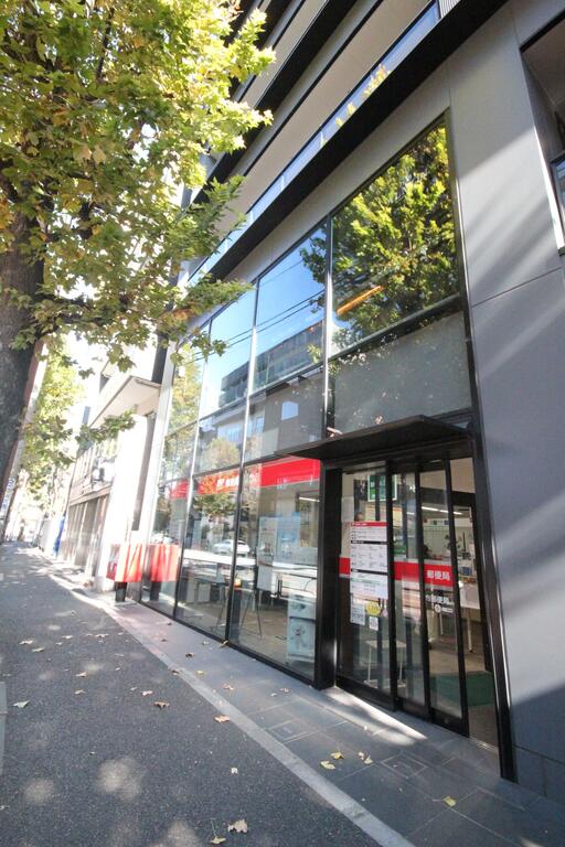 郵便局　西麻布郵便局（郵便局）まで136m