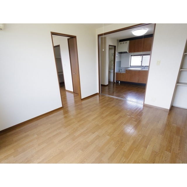 居室・リビング　※別部屋参考写真です