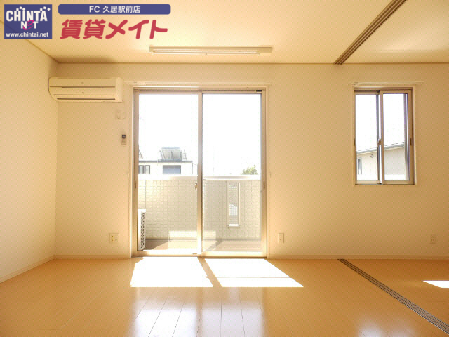 居室・リビング　同物件別室の画像です