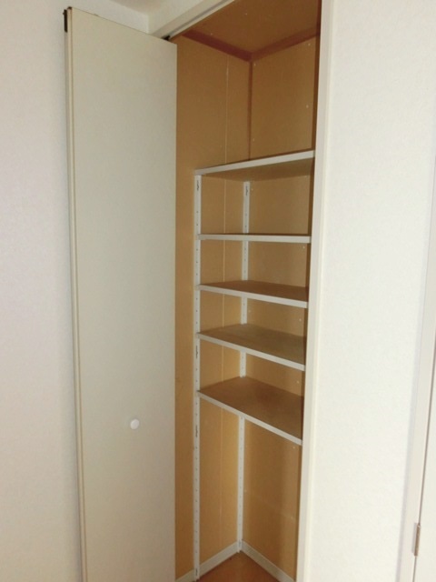 セキュリティ　棚板調整できる玄関収納