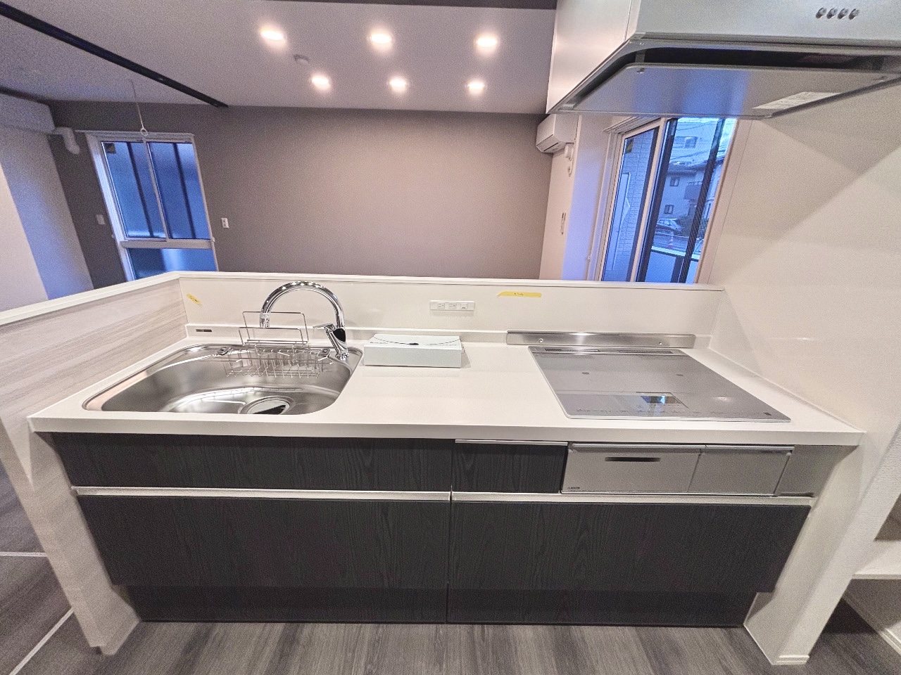 キッチン　システムキッチン　3口IHコンロ